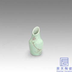 <b>青釉小花瓶擺件價(jià)格  景德鎮(zhèn)陶瓷花瓶廠家</b>